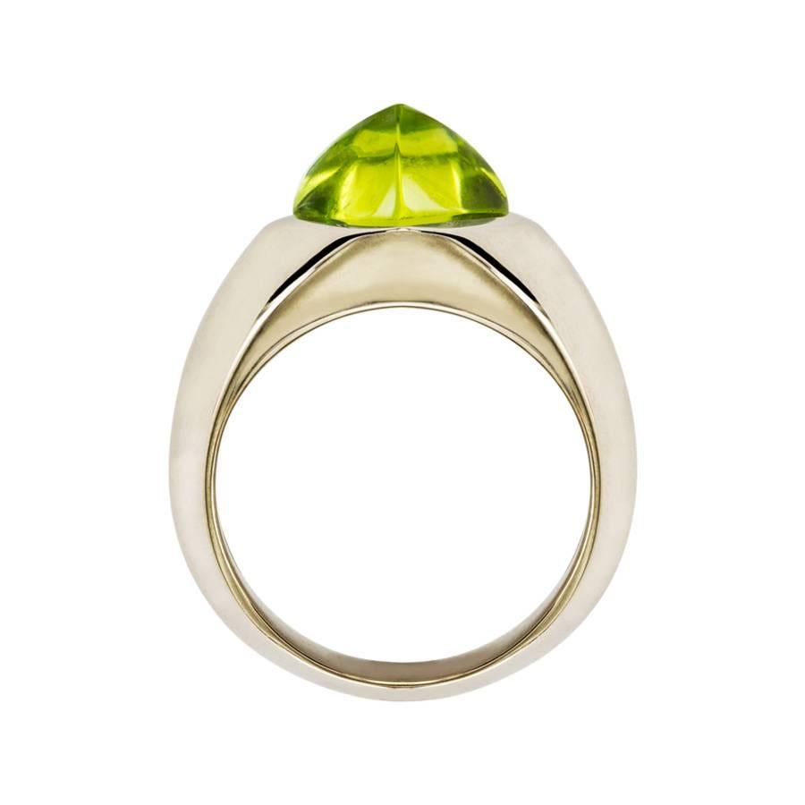 This modern cocktail ring features an extraordinary pyramid shaped peridot cabochon (8 x 8 mm). The ring is crafted in 18 karat white gold and is available in rose gold, yellow gold and platinum upon request. 