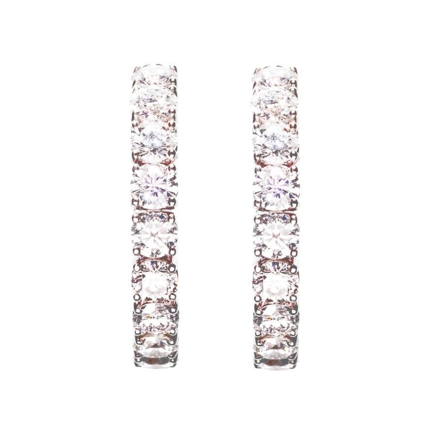 These lustrous hoop earrings feature 32 brilliant cut diamonds (0.72 ct, H SI each). The earrings are crafted in 18K white gold and are available in yellow gold, rose gold and platinum upon request. They measure 2.5 cm from the outer edge.