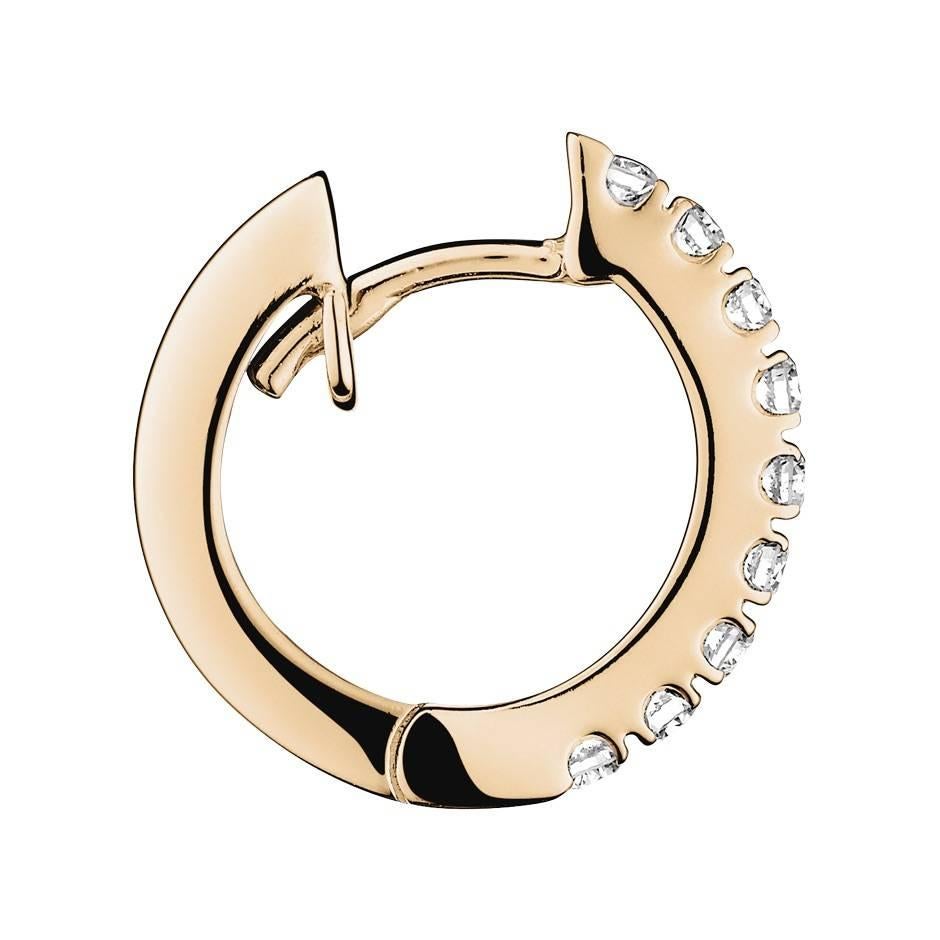 Delicate and refined hoop earrings with glistening diamonds – a timeless classic.
The 18K rose gold earrings feature 18 diamonds (a total of 0.45 ct, G VS). They have an outer diameter of 1.5 cm.