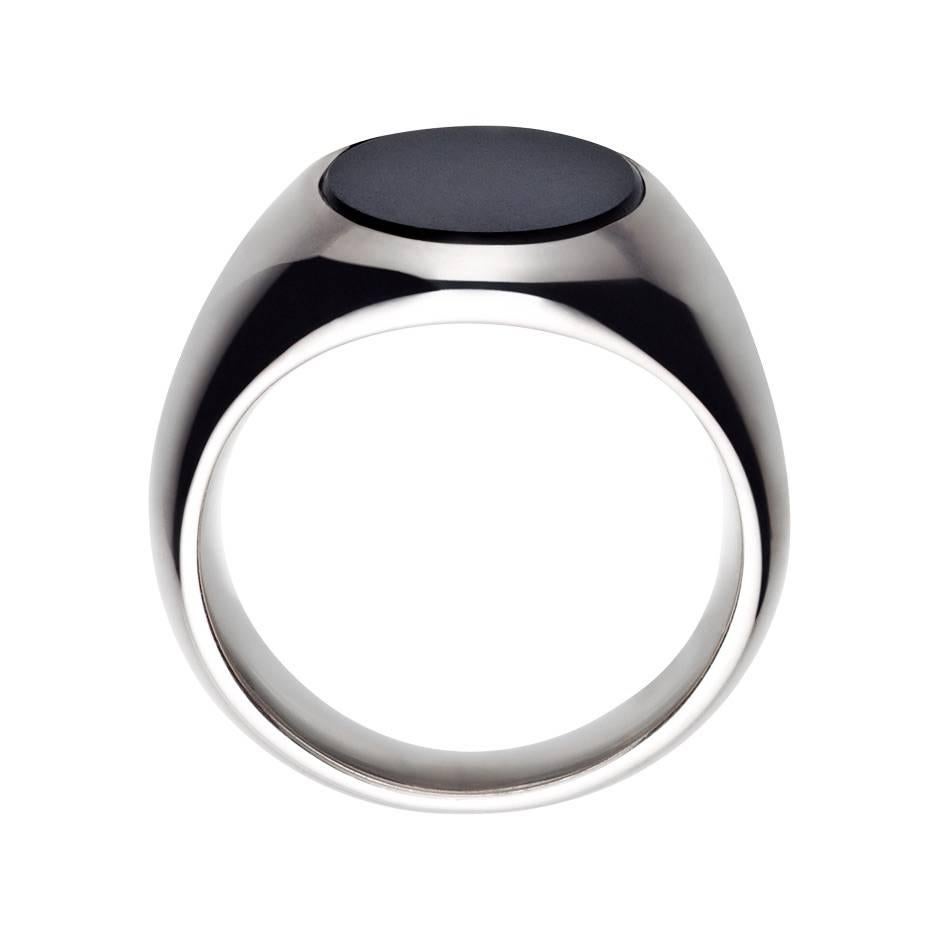 This timeless signet ring is crafted in 18K white gold and features a 13 x 10 mm black onyx, which can be engraved. The ring is a size 67 (US size 12).