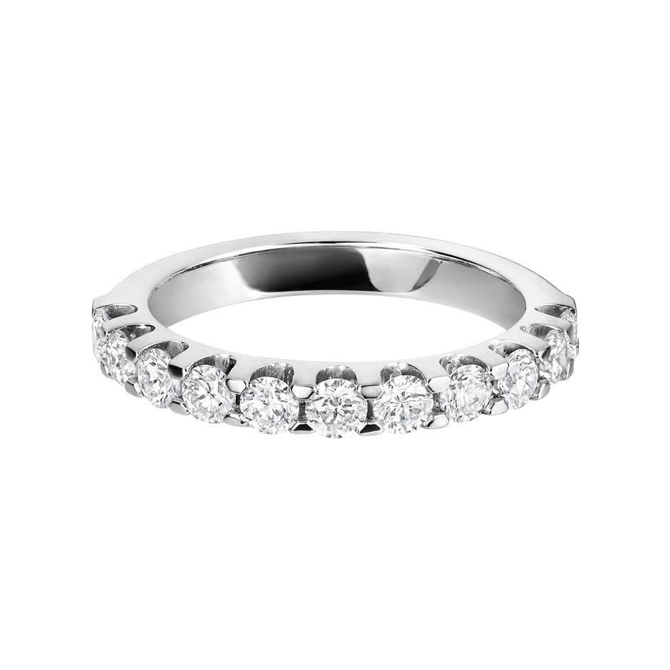 This refined eternity ring features 11 prong-set white diamonds (G VS) with 0.01 ct each. The ring is crafted in 18K white gold and is a size 52 (US size 6).