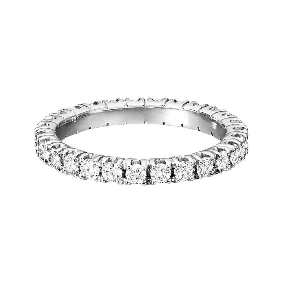 This classic 18K white gold eternity ring features 0.05 ct diamonds (G VS), which are fixated by a delicate prong setting. The sing is a size 53 (US size 6.5).