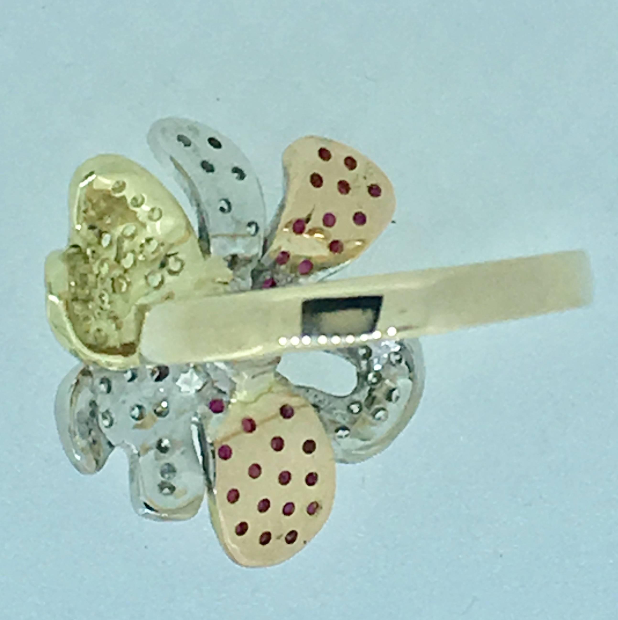 S. Van Giel  Diamonds, Rubis and Saphire Flower Ring In New Condition For Sale In Antwerpen, BE