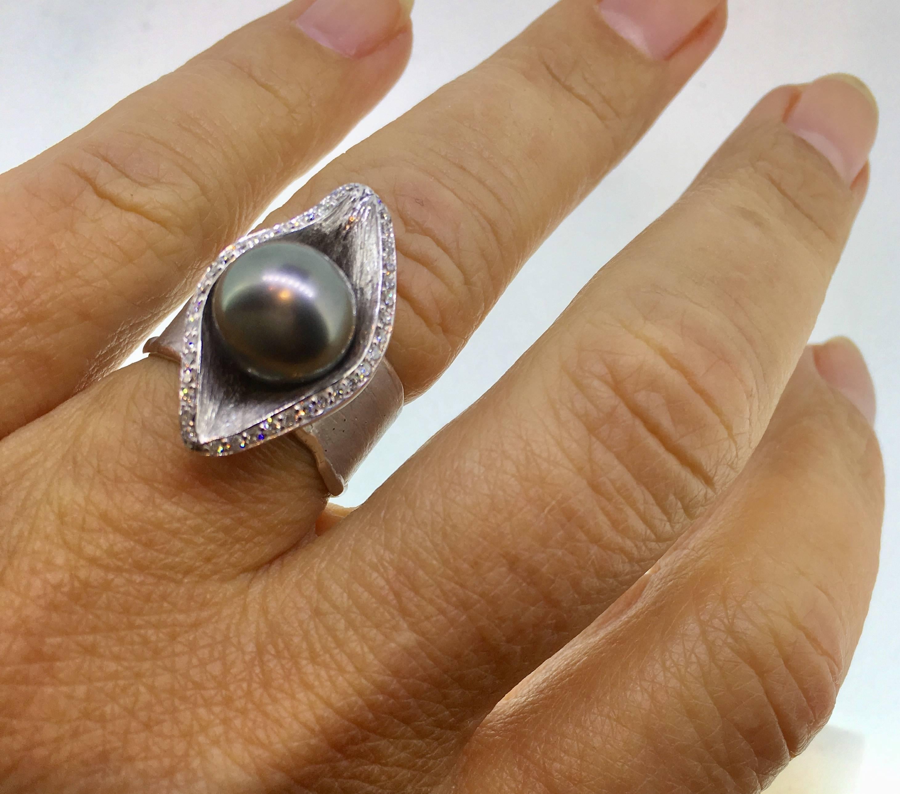 S. Van Giel Diamonds and Grey Pearl Modern Ring For Sale 1