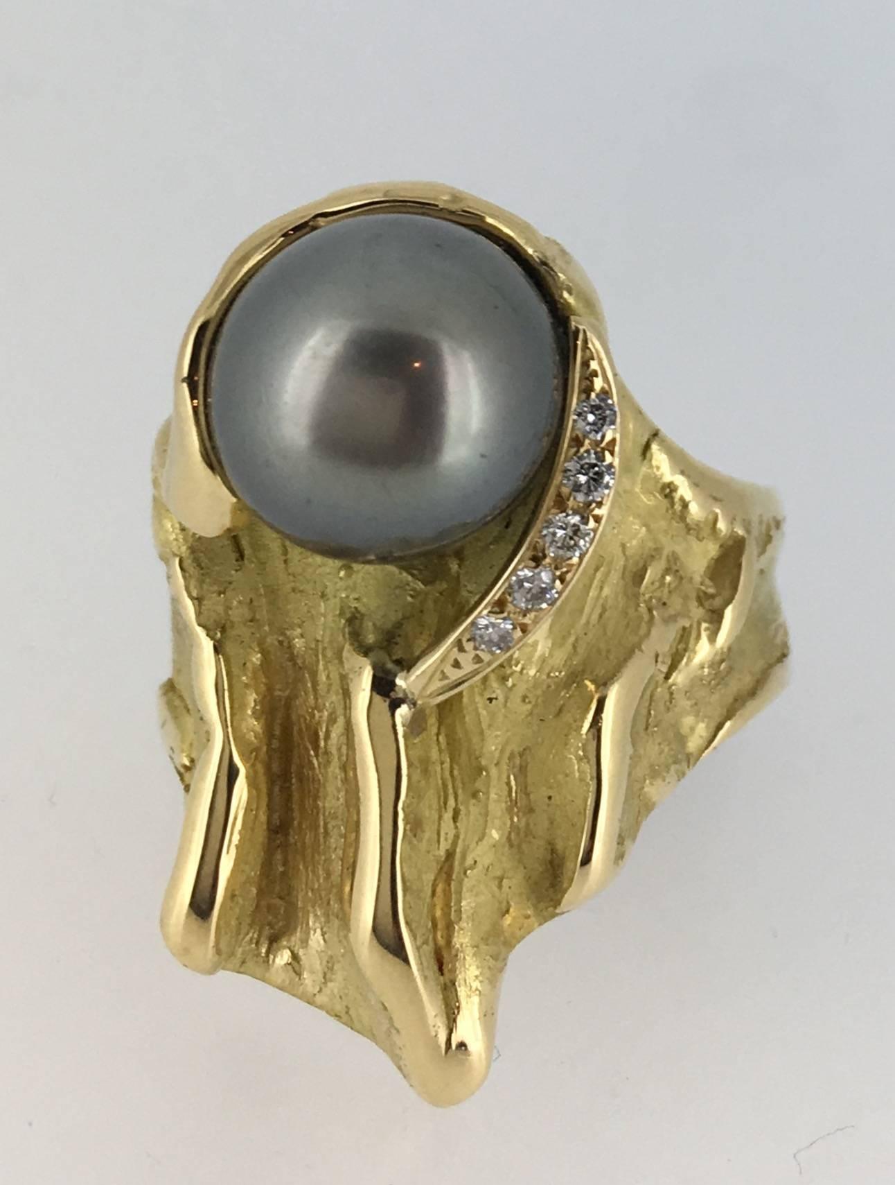 S. Van Giel  Pearl, Diamond and Gold Ring In New Condition For Sale In Antwerpen, BE