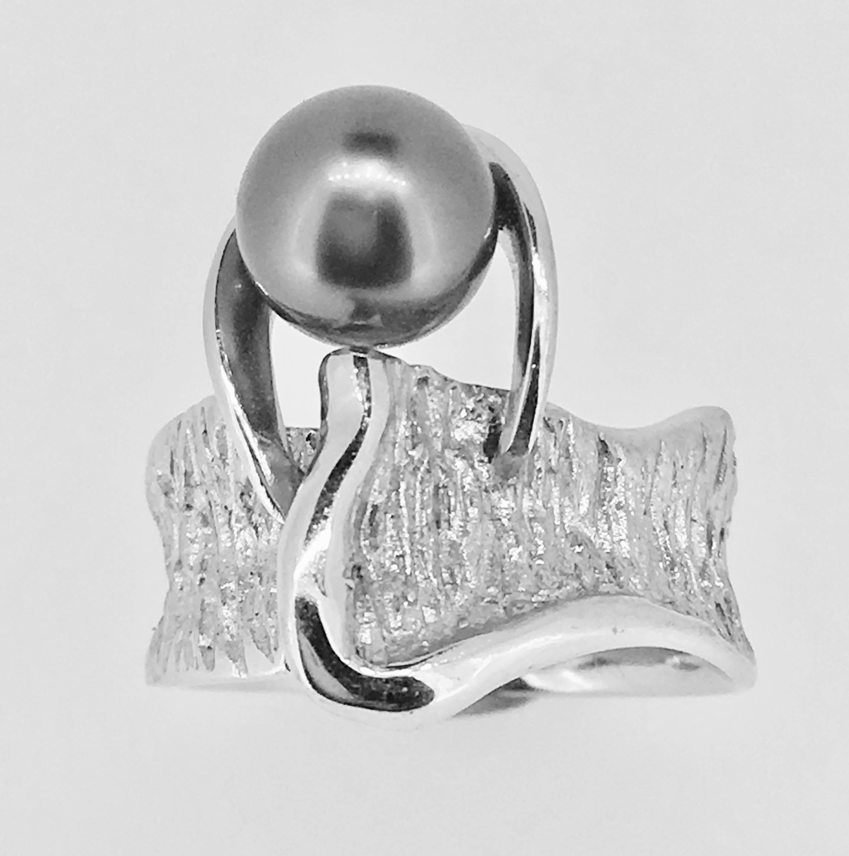 Women's S. Van Giel Modern Gold and Grey Pearl Ring For Sale
