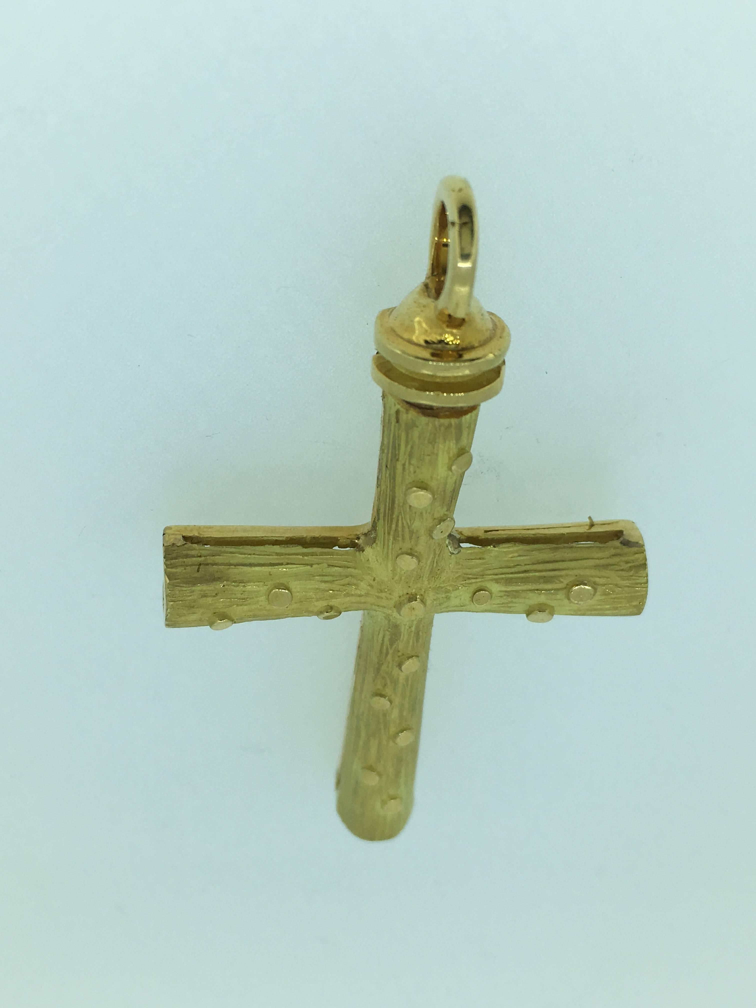 This is a one of a kind 18 carats gold cross signed SVG
The cross weights 16.5 gr gold .