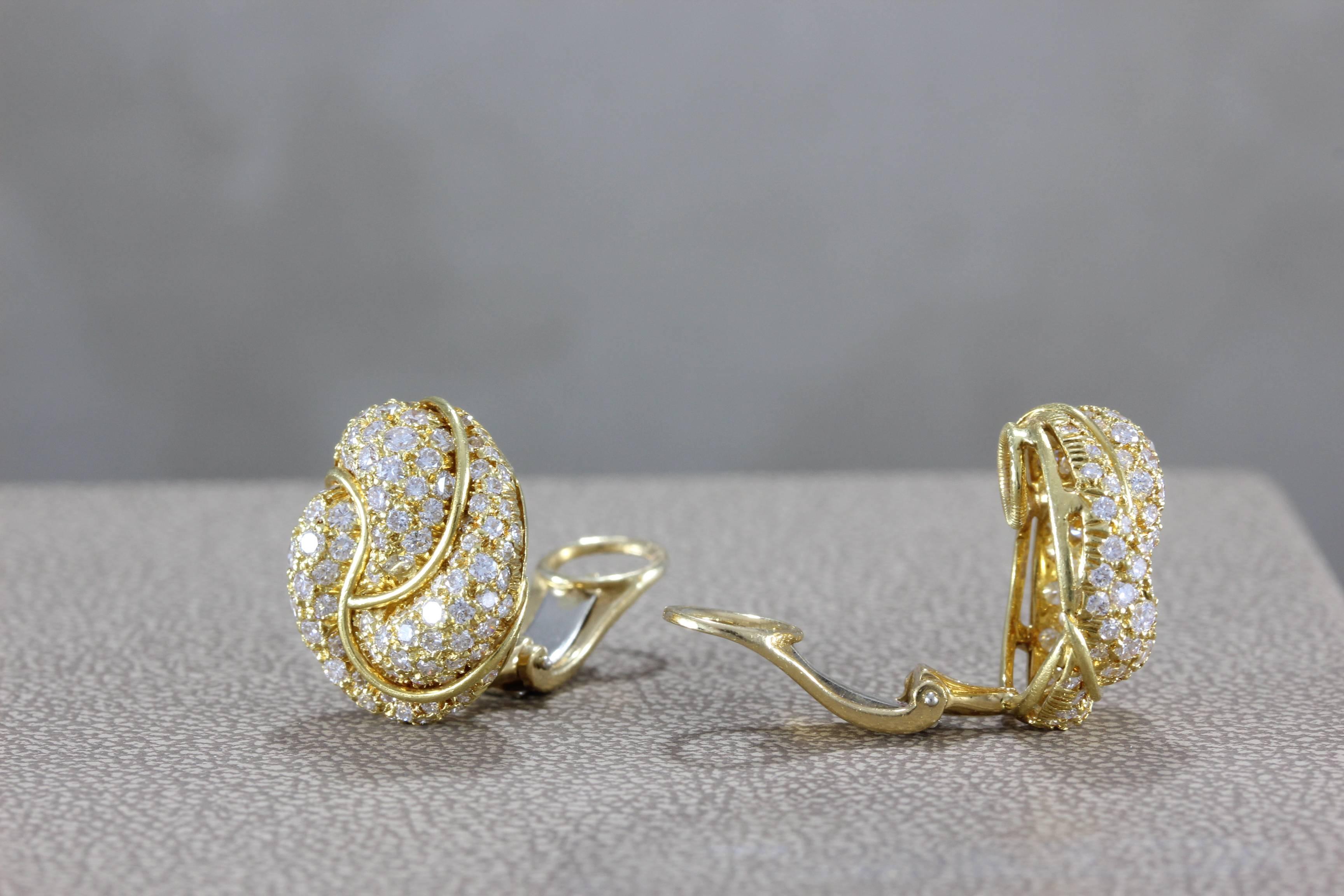 Henry Dunay Diamond Gold Swirl Ear-Clip Earrings In Excellent Condition In Beverly Hills, CA