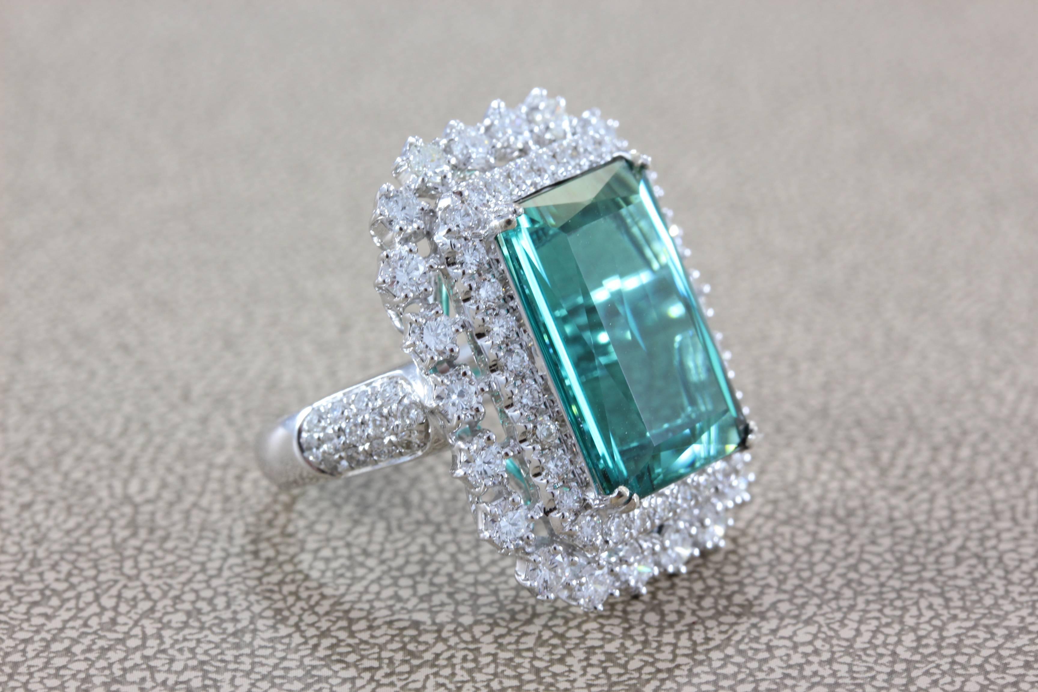 Bague cocktail en or, ornée de diamants et d'une tourmaline bleue verte certifiée GIA Pour femmes en vente