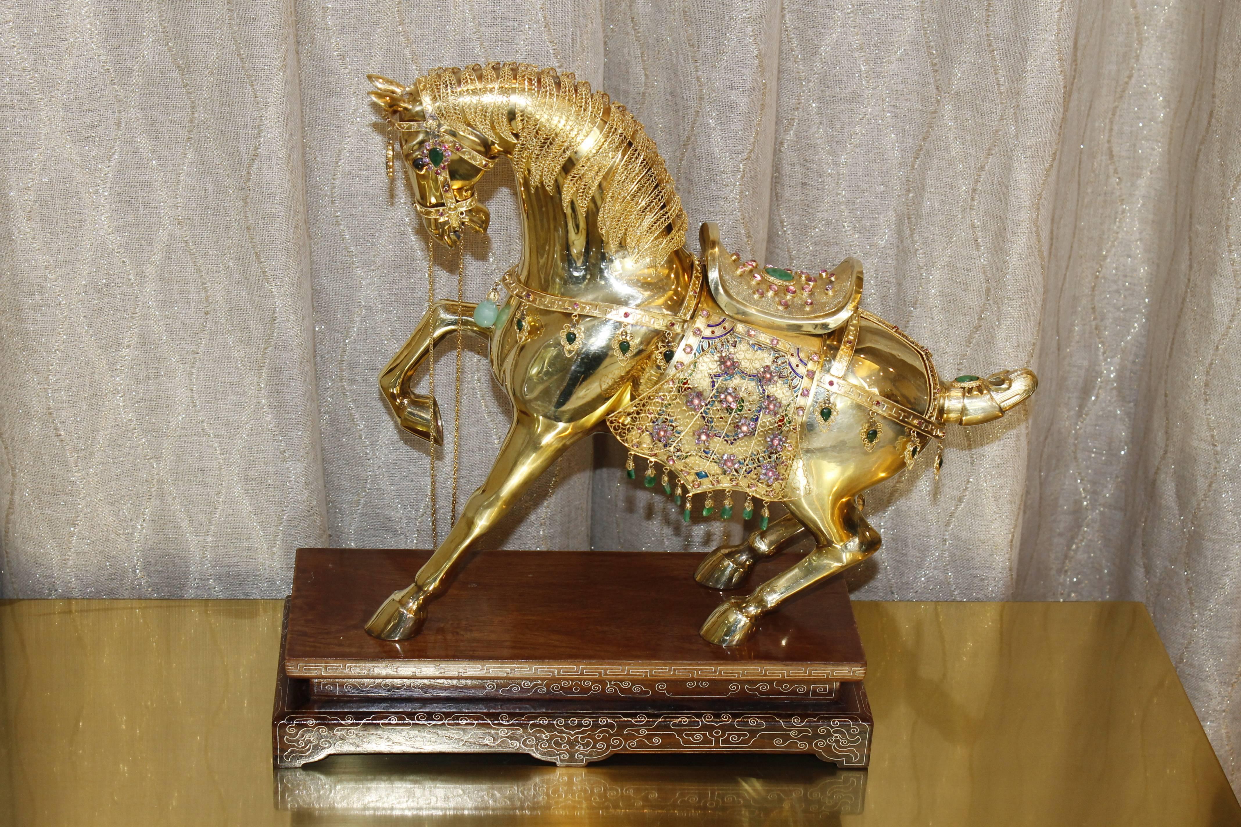 on a stepped wood base
stamped 14K under hoof

Note: the horse is affixed to the base and cannot be removed without destroying the integrity of the piece

12 inches wide; 10 1/4 inches high