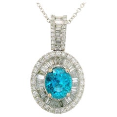 Halskette mit Anhänger aus 14-karätigem Weißgold mit doppeltem Halo und einem blauen Zirkon in Diamantoptik (5,80 Karat)