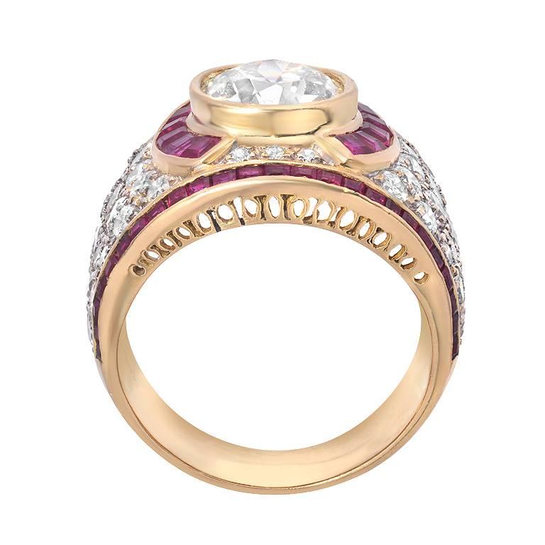 Bague de succession en or avec rubis et diamants de taille européenne de 2,50 carats Excellent état - En vente à Beverly Hills, CA