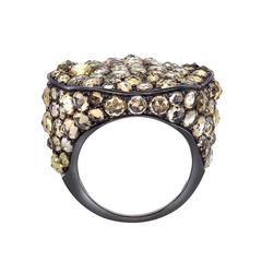 Anillo de cóctel de oro con zafiro amarillo