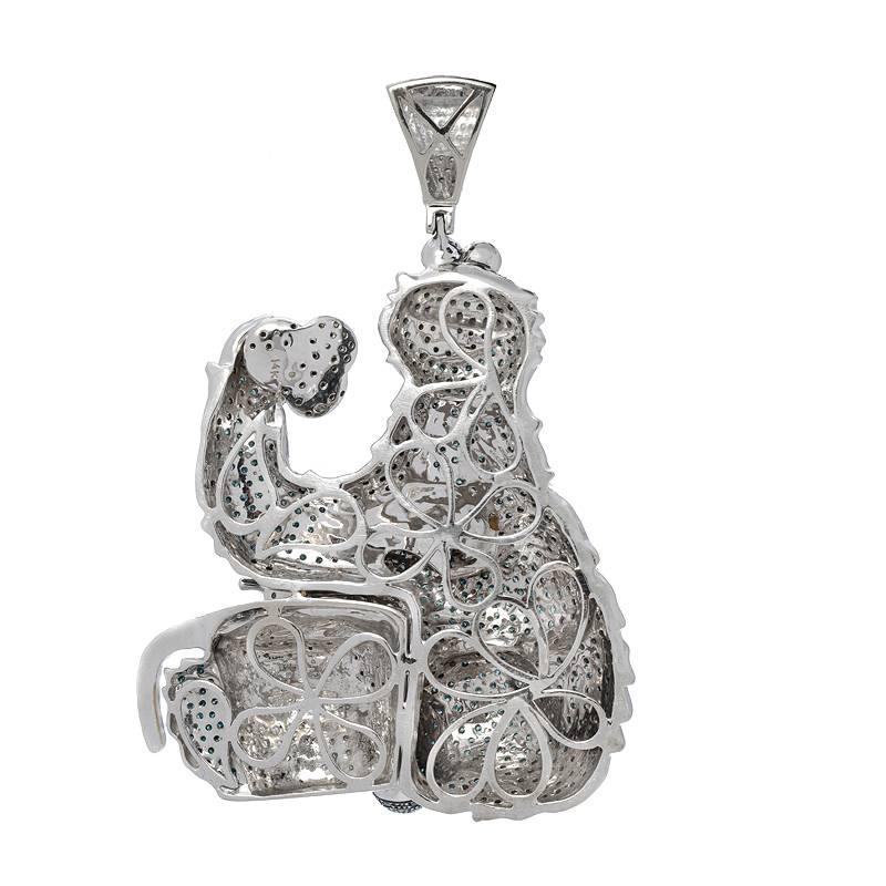 Dieser übergroße Anhänger ist 5 Zoll hoch und 3::5 Zoll breit. Er besteht aus ca. 30::00 Karat blauen:: gelben:: weißen und braunen Diamanten. Ein wirklich einzigartiges Sammlerstück:: das seinesgleichen sucht. Hergestellt aus 14K Weißgold.