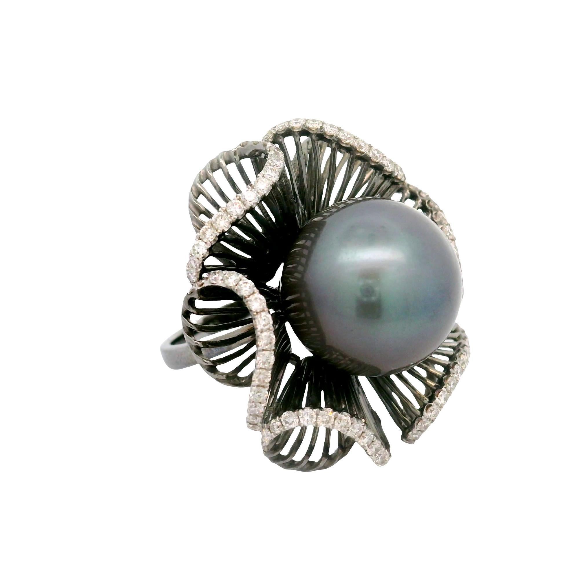 Taglio a sfera Anello Fiore in oro 18K con diamante e perla di Tahiti da 15,5 mm in vendita