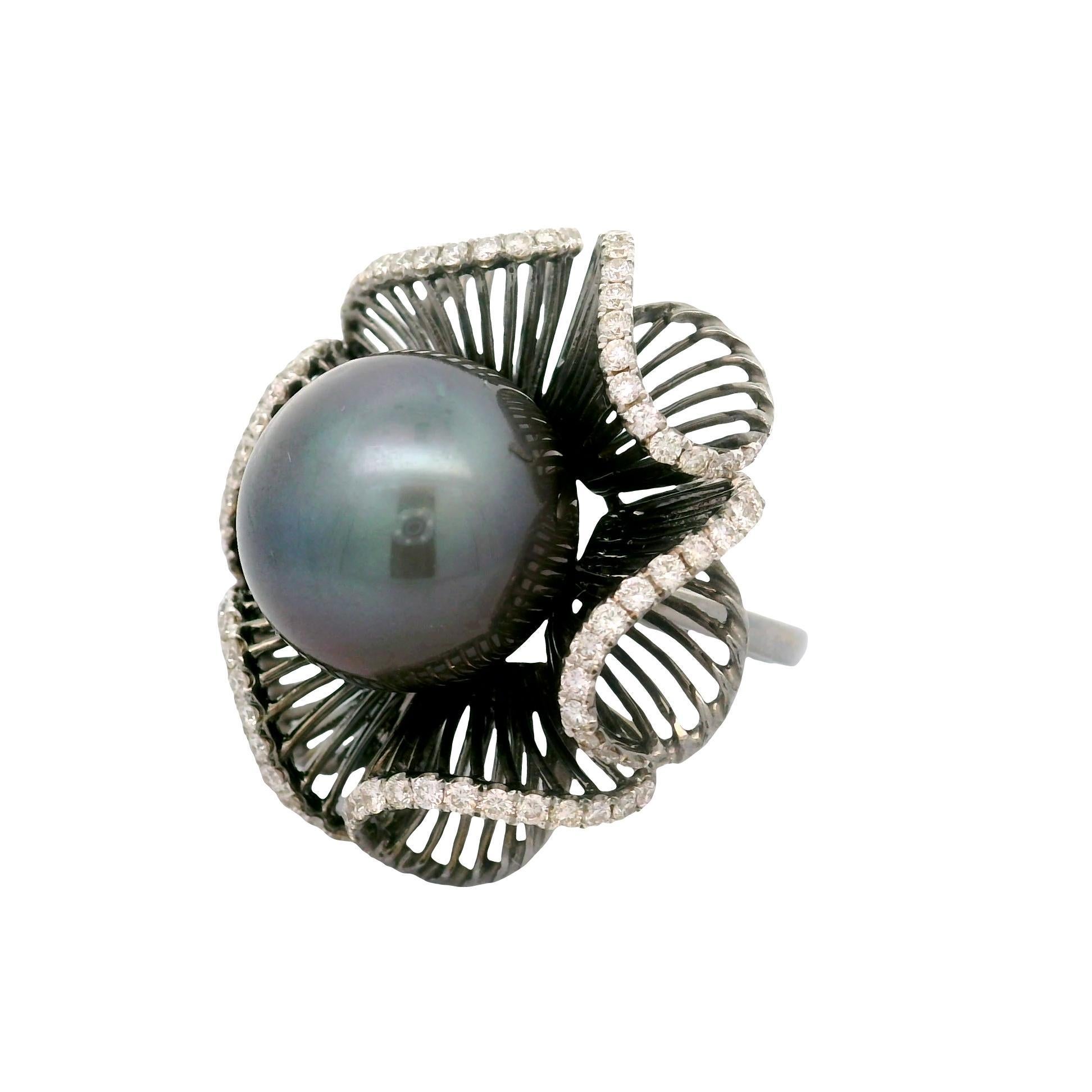 Anello Fiore in oro 18K con diamante e perla di Tahiti da 15,5 mm In condizioni ottime in vendita a Beverly Hills, CA