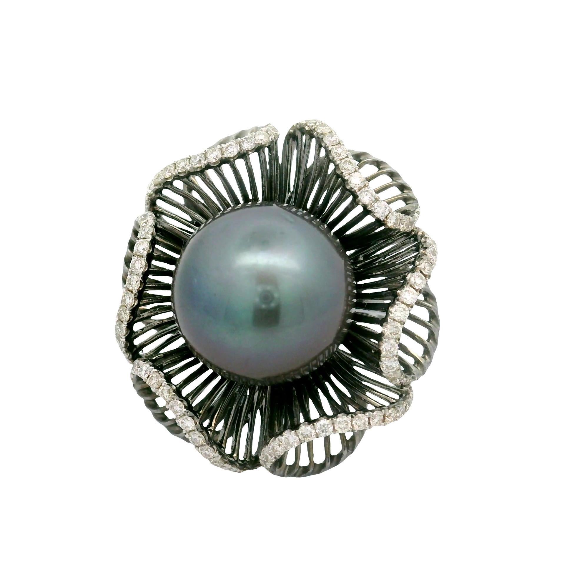 Contemporaneo Anello Fiore in oro 18K con diamante e perla di Tahiti da 15,5 mm in vendita