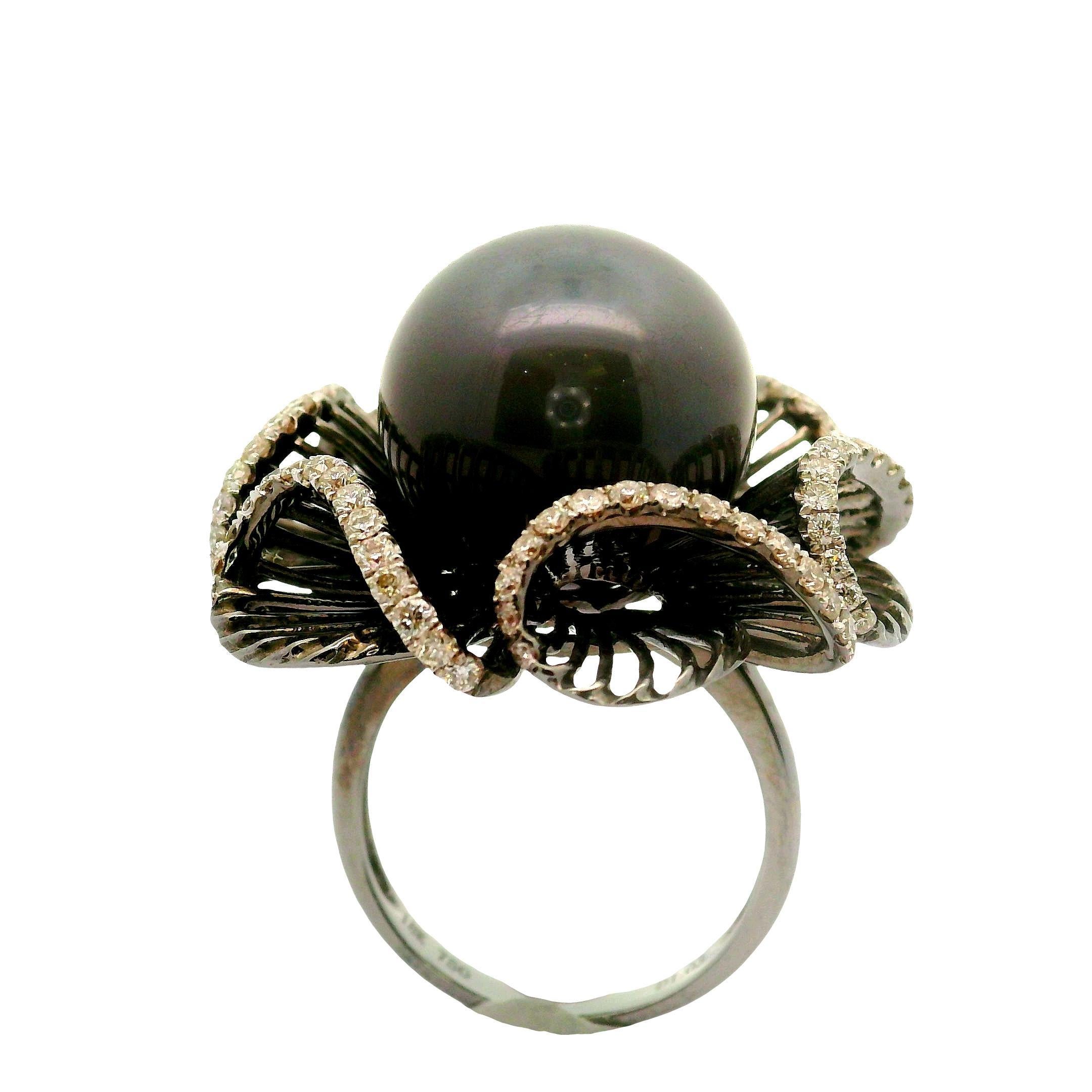 Donna Anello Fiore in oro 18K con diamante e perla di Tahiti da 15,5 mm in vendita