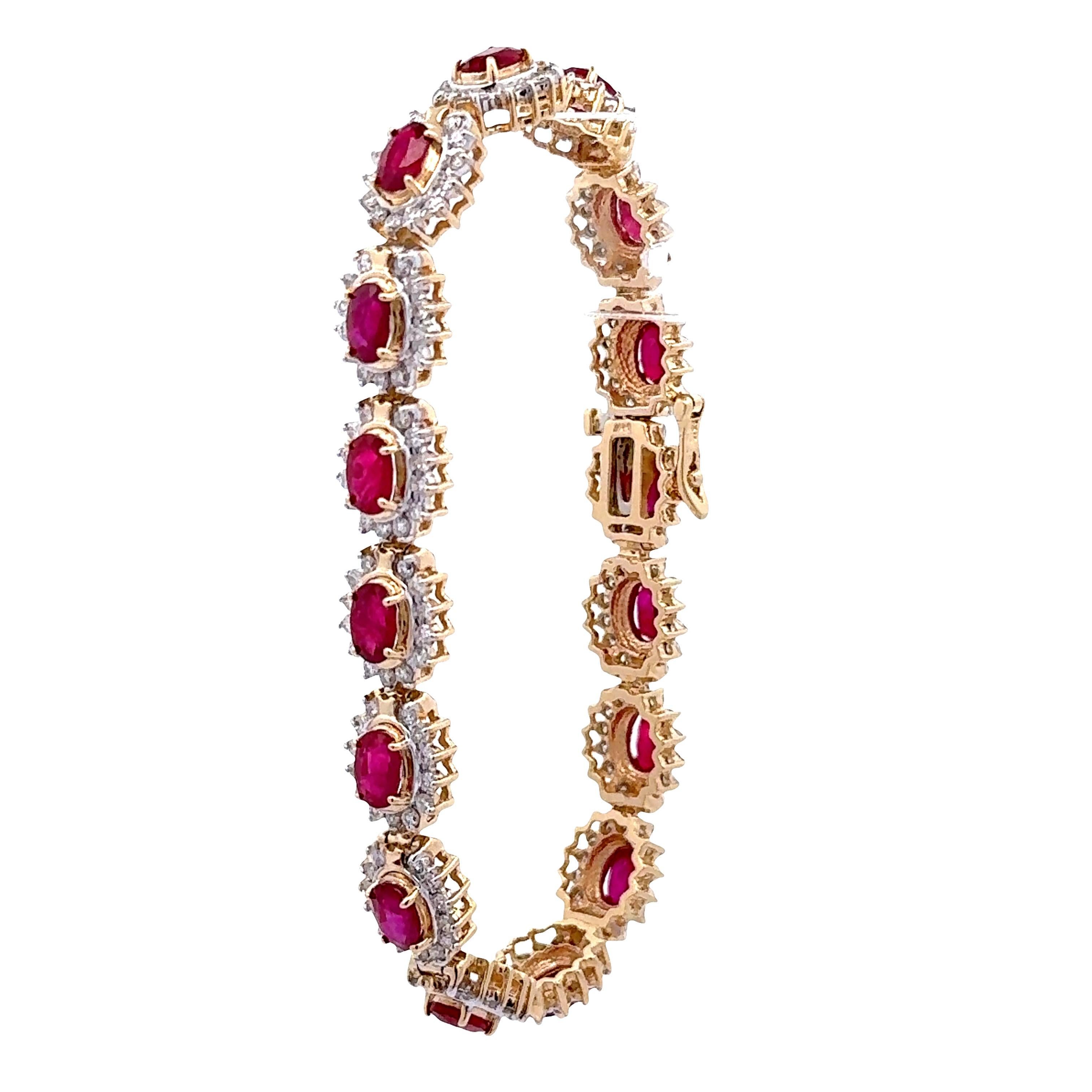 Taglio ovale Bracciale in oro giallo 14k con diamanti e rubini in vendita