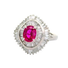 Bague en platine sertie d'un saphir rose et de diamants, certifiée GIA