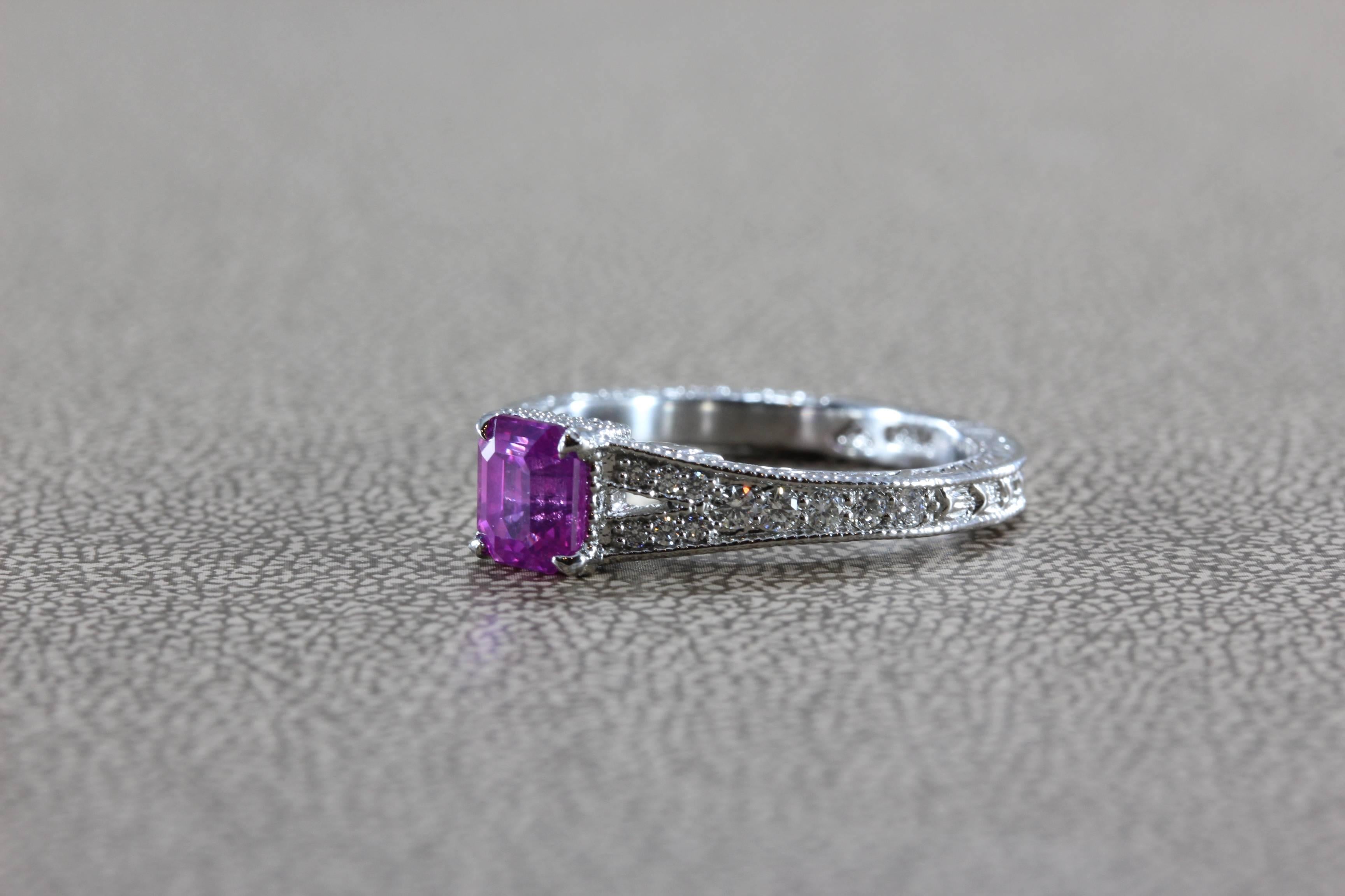 Anillo de platino con zafiro rosa y diamantes, gema de 1,31 quilates con certificado GIA en Nuevo estado para la venta en Beverly Hills, CA