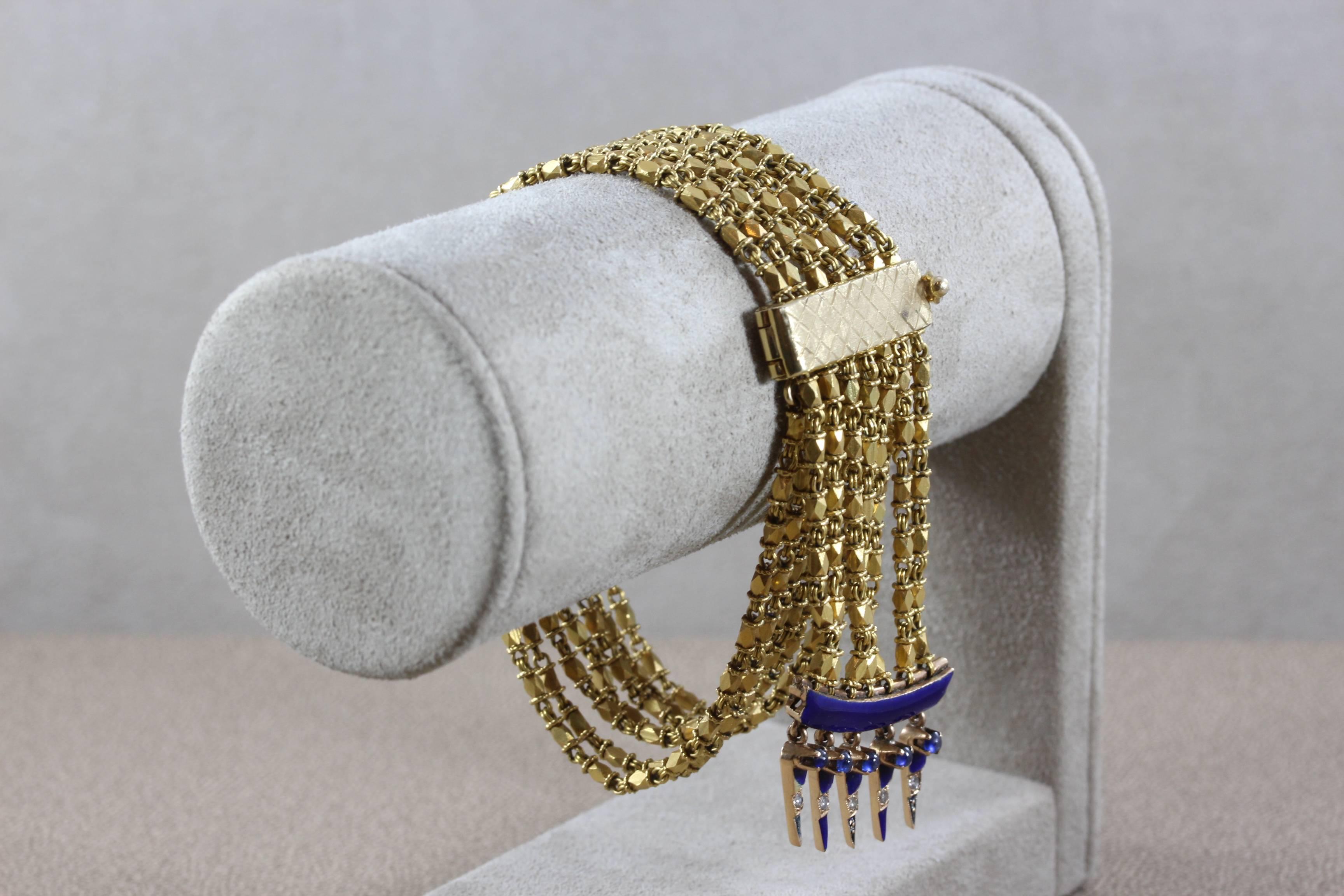 Goldarmband im ägyptischen Revival-Stil mit Diamant, Saphir und Emaille im Zustand „Hervorragend“ im Angebot in Beverly Hills, CA