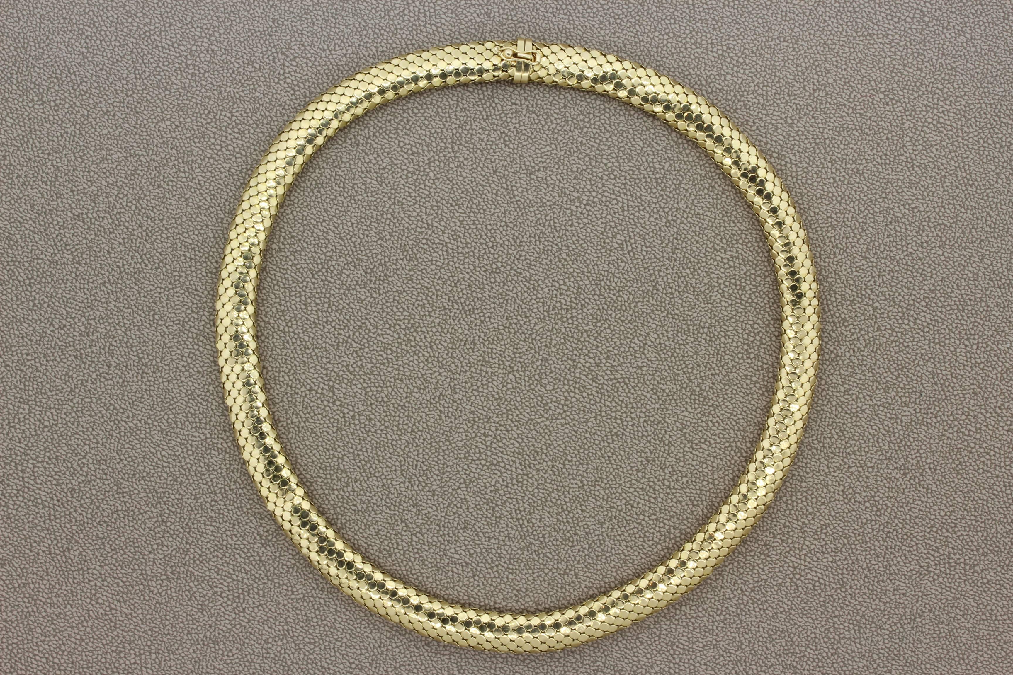 A lovely necklace hand made with 18K yellow gold. It flexes and contorts easily allowing it to lay flat around any neck, including your own!

Length: 17 ½  inches 
