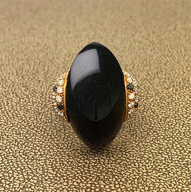 Modern Black Onyx Diamond Gold Ring In New Condition For Sale In Beverly Hills, CA