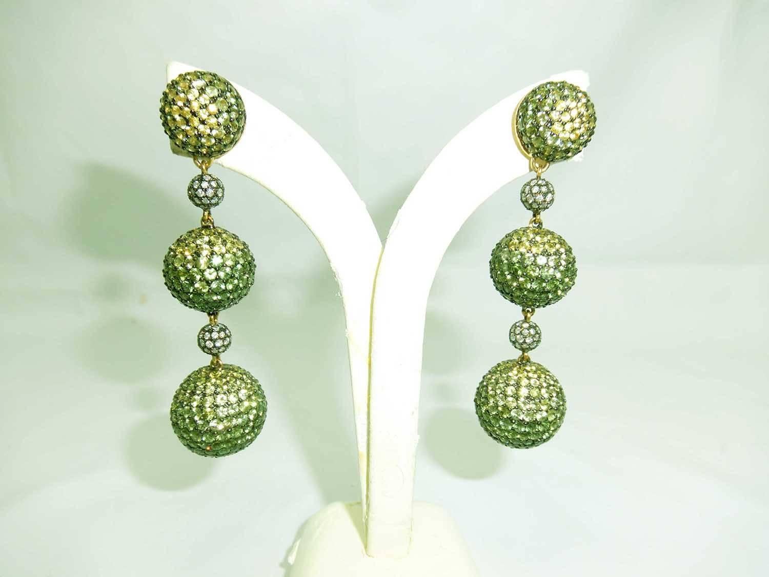 18Karat White Gold Yellow, Green Sapphire Three Ball Chandelier Earrings 

Graduated 3 balls earrings made in 18k Gold.We graduated the color sapphire to show the power of color in green and yellow.This earrings is detachable.
So you can wear as
