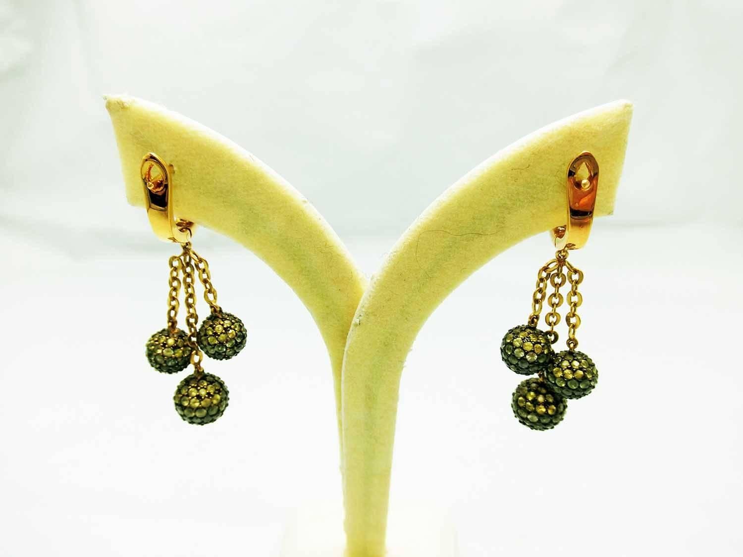 18K White gold Three Balls Earrings with Green, Yellow Sapphire and Diamond In New Condition For Sale In Bangkok, TH