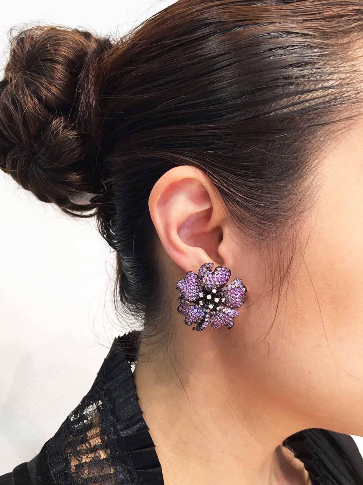 Big Mun flower earrings with Purple sapphire, Sapphire and Diamond In New Condition In Bangkok, TH