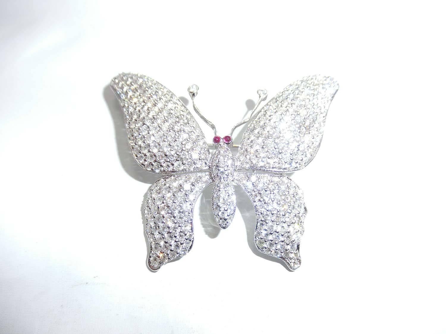 Diamond butterfly brooch .A cute butterfly that the wing can move use diamond 5.44 ct H Vs quality