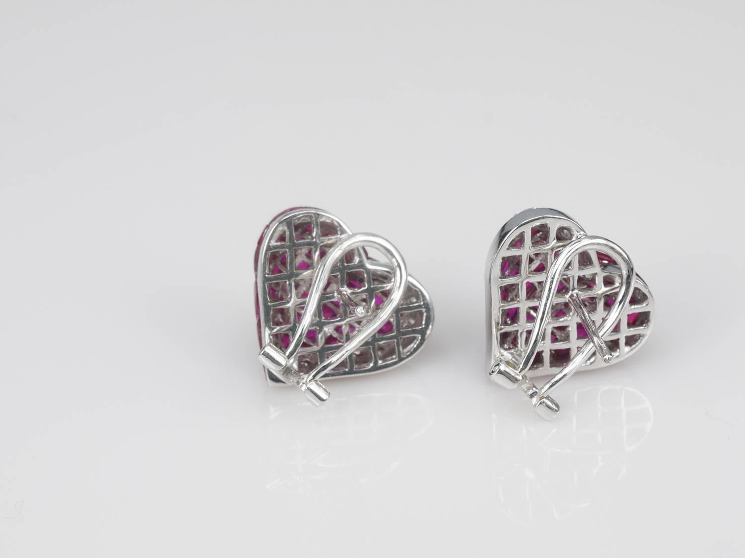 Ruby Diamond Gold Heart Stud Earrings In New Condition In Bangkok, TH