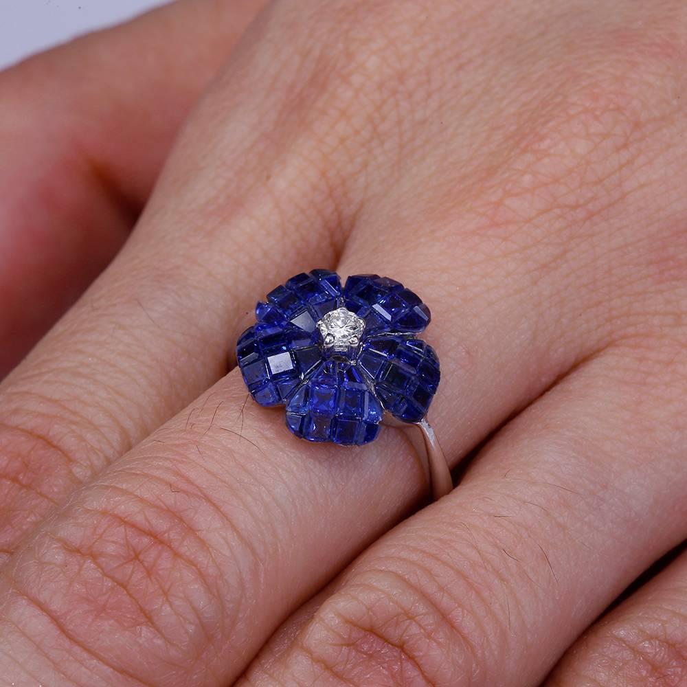 Sapphire Flower Ring In New Condition In Bangkok, TH