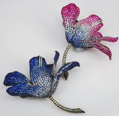 18 Karat White Gold Invisible Lilly Sapphire and Green Sapphire Big Brooch