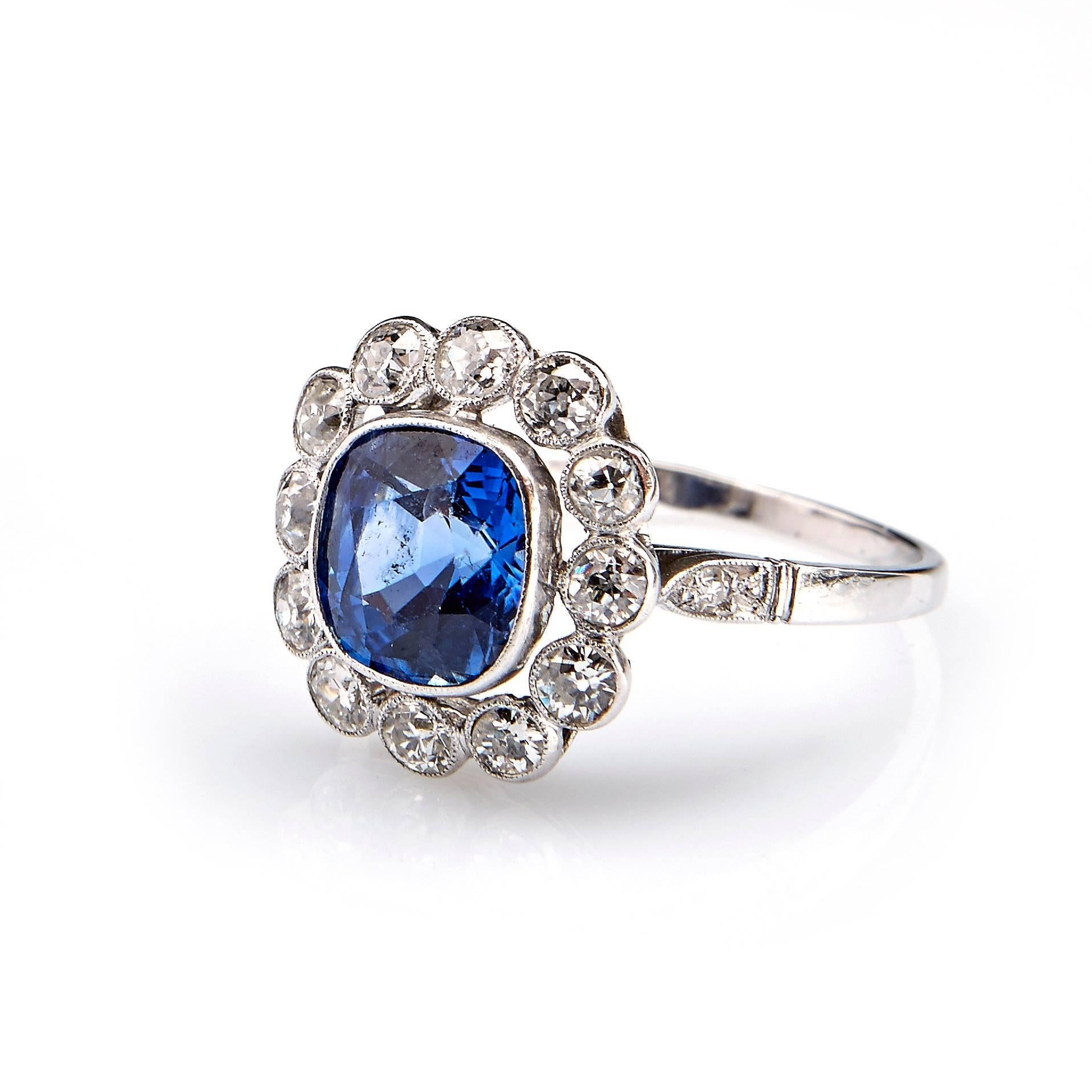 Art Deco Platinum Ring,Unheated Ceylan Saphire 2.47 Carats,Diamonds Circled.
L.F.G certified (Laboratoire Français de Gemmologie)
Weight : 3.30 gr. - Ring size 54