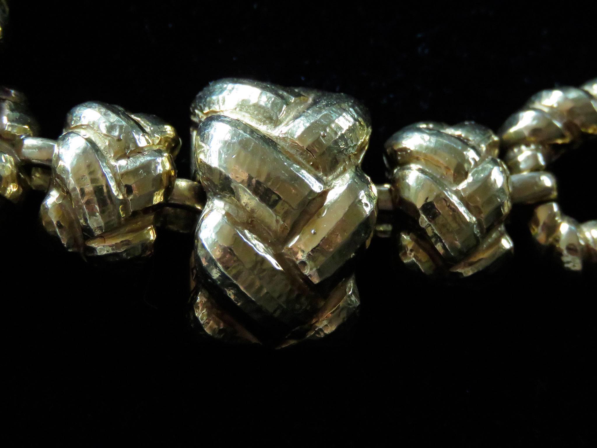 1970s D. WEBB Beaten 18 K Gold Neclace Interlinked Rings and Plaited Barrettes 4