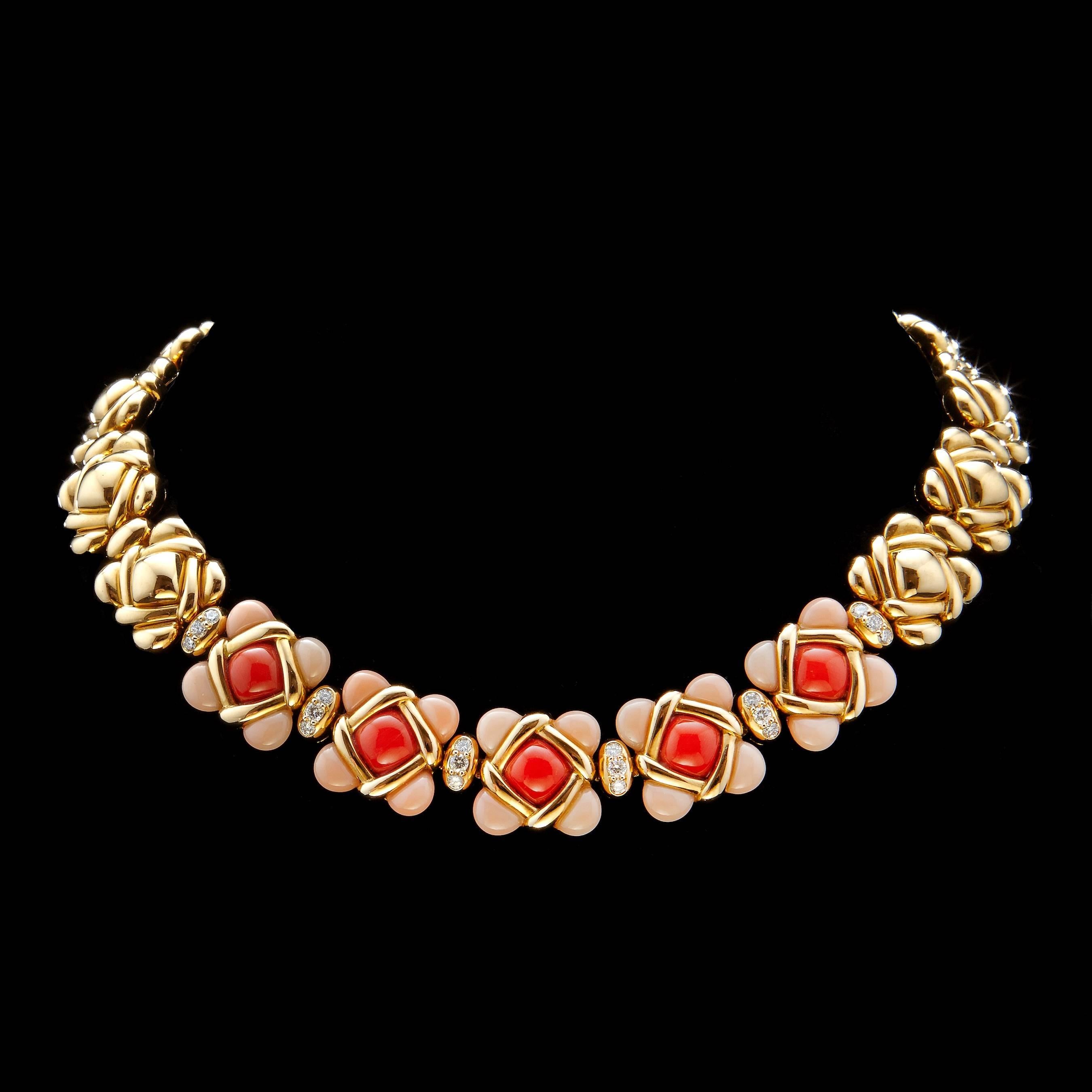 Articulated 18 Karats yellow gold necklace showing geometrical patterns with cabochons.Five of them have central coral cabochons in between diamond links.
Diamond: 1.04 Carat
Signed Van cleef & Arpels 
And Numbered
