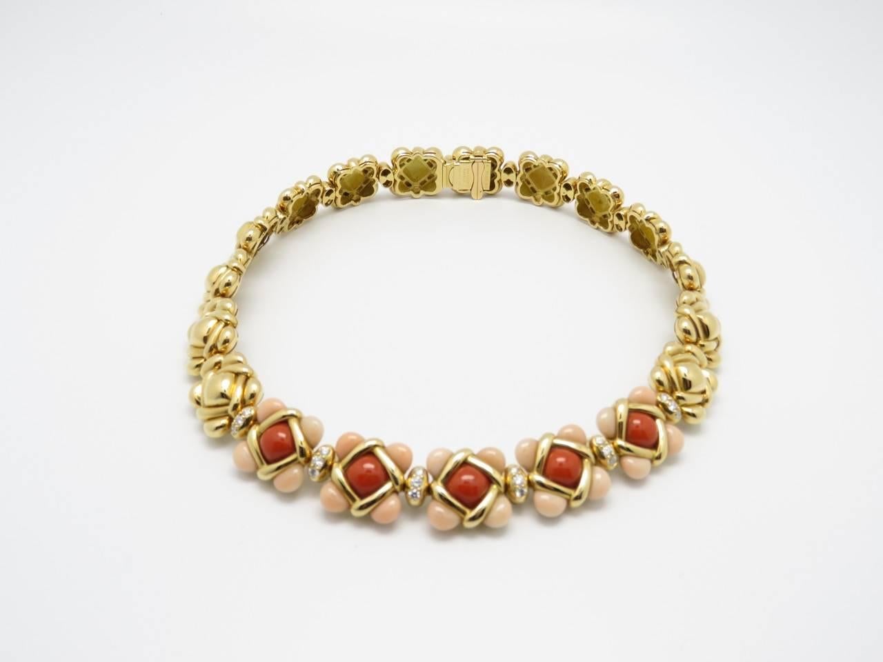 1970s Van Cleef& Arpels Coral Diamond Yellow Gold Necklace. 4