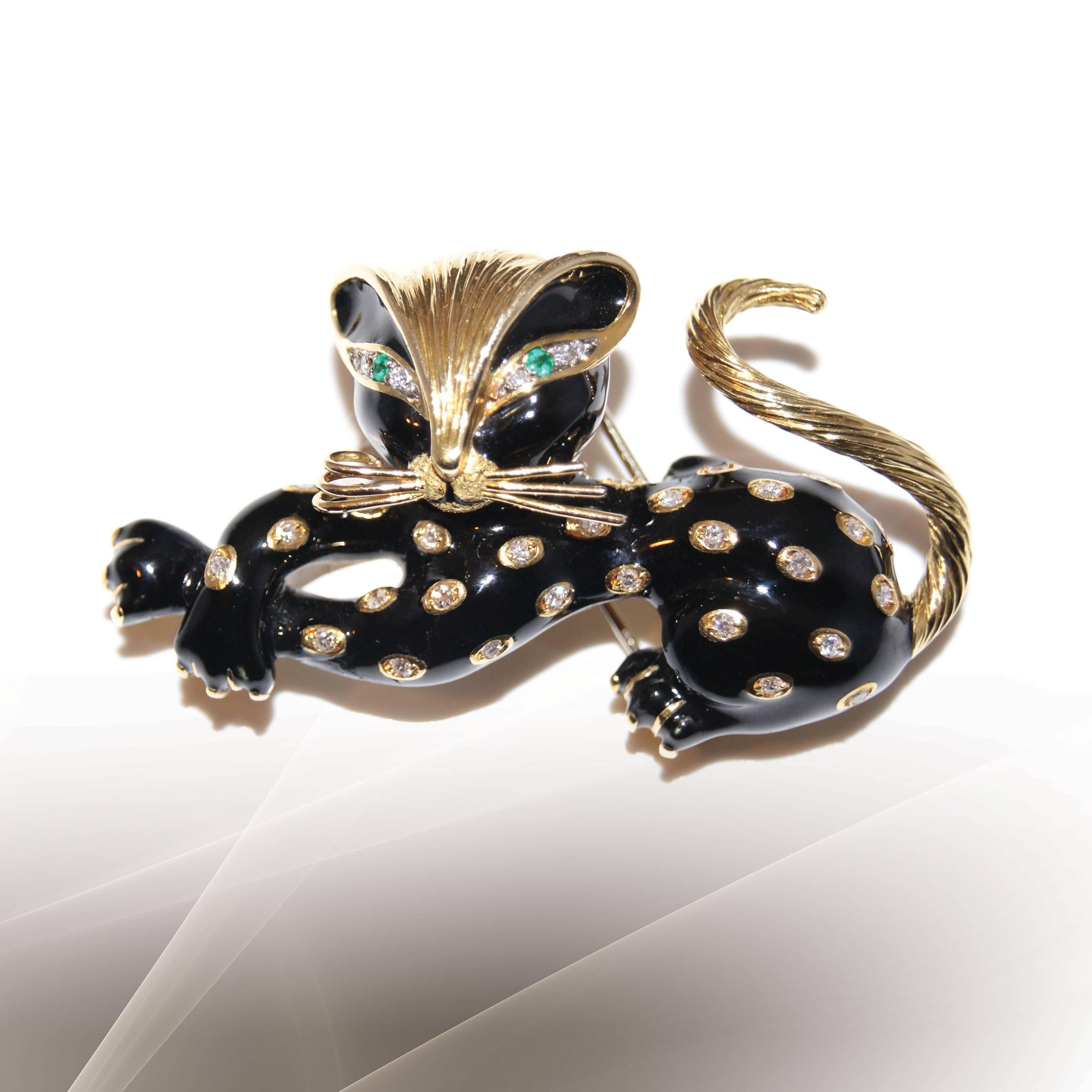 A panther brooch spotted black enamel diamond size 8/8,punctuated eyes emeralds and diamonds 8/8.
18k yellow gold.
Signed FRED PARIS
French punches
Circa 1970
Measurements: 6 x 2.50 cm ( 2,36 in x 0,98 in )