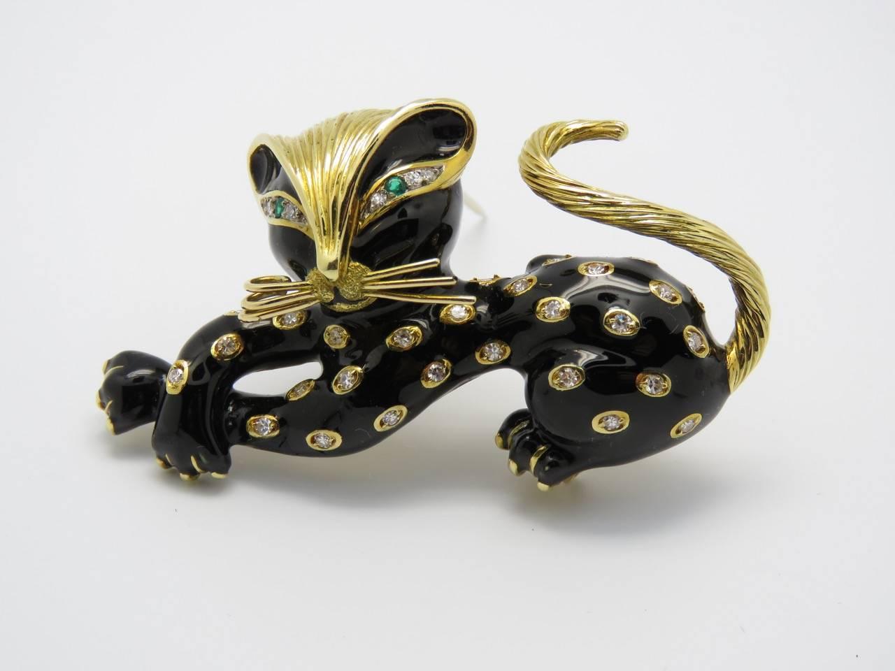 1970s Fred Paris Diamond Emerald Black Enamel Gold Leopard Brooch In Good Condition In Beziers, FR