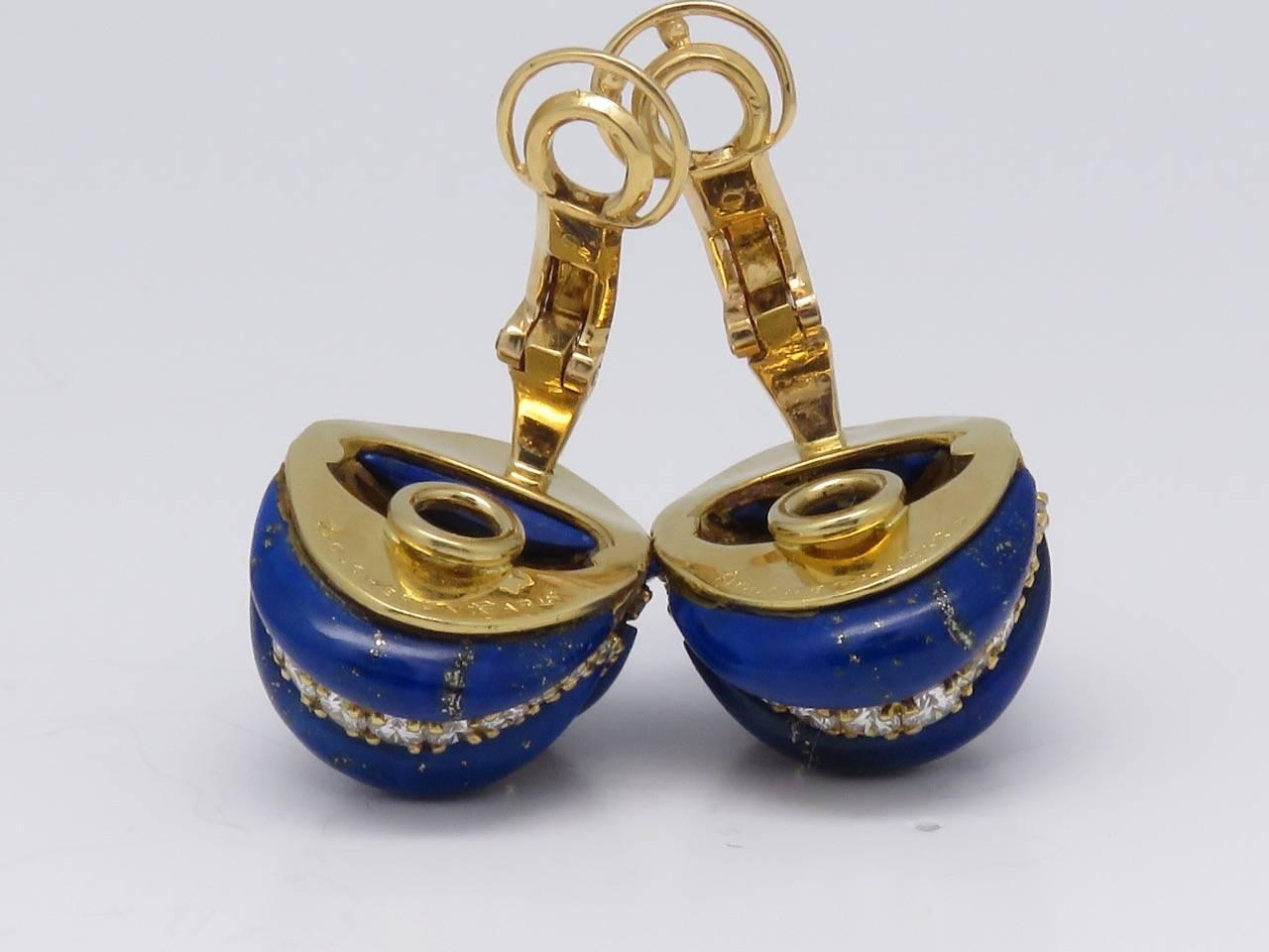 1970s Boucheron Paris Lapis Lazuli Diamond Yellow Gold Ear Clips. In Good Condition For Sale In Beziers, FR