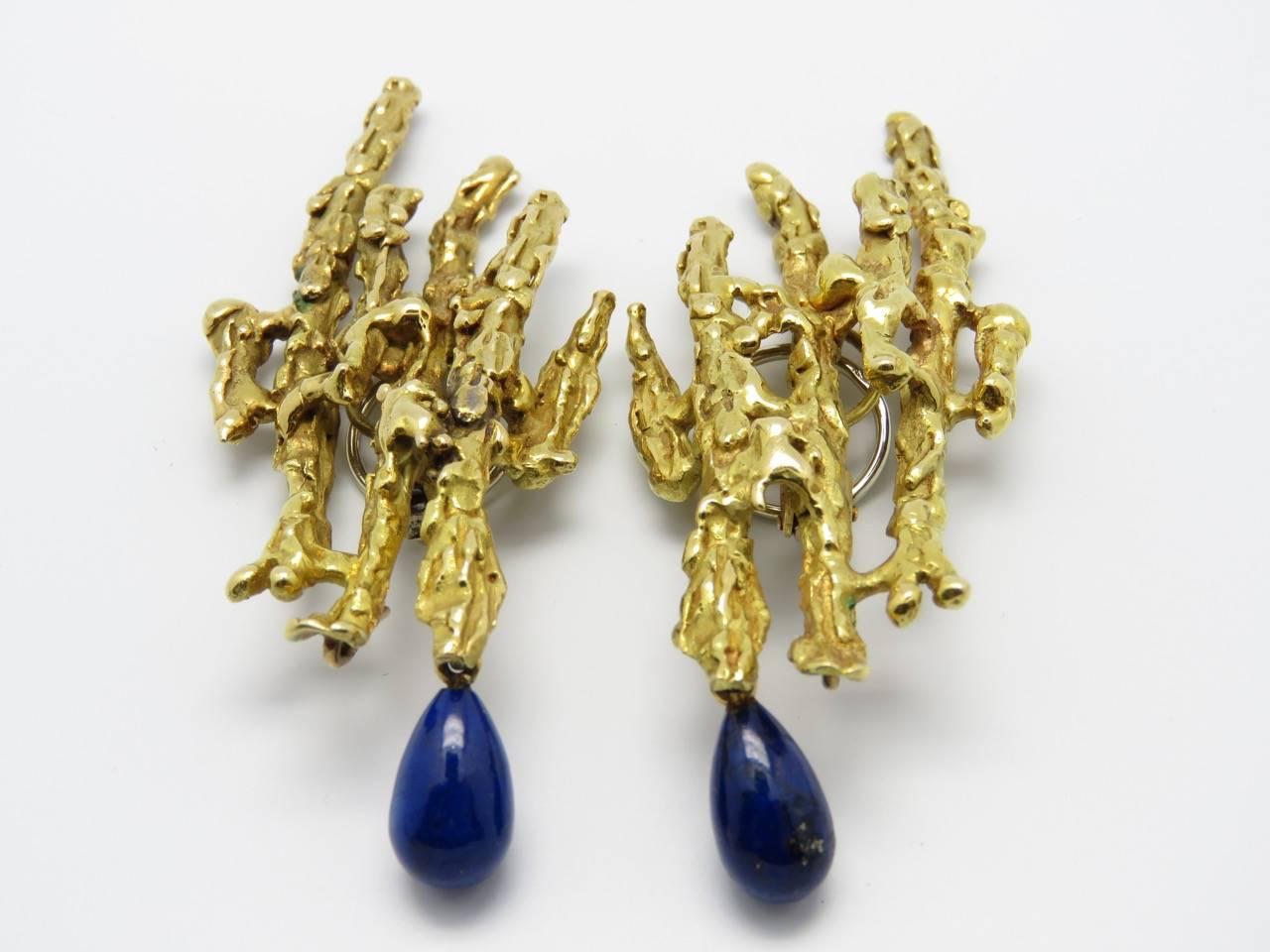 1970s Chaumet Lapis Lazuli Yellow and Grey Gold Ear Clips. In Good Condition In Beziers, FR