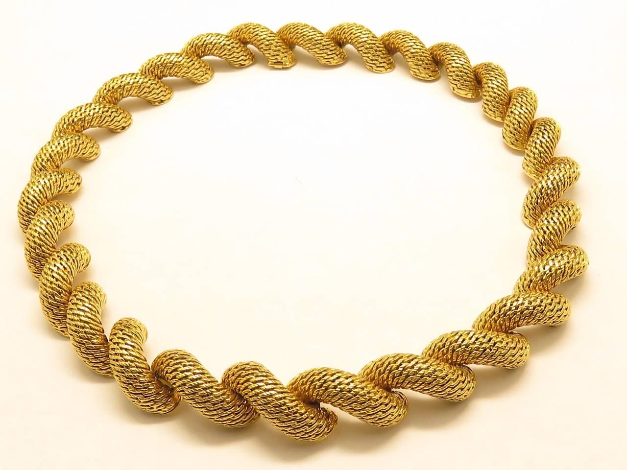 1960 s Georges Lenfant For Hermès Torsade Yellow Link Chain Necklace.
Marked Hermes , Paris , Gold Marks , 2296.
The Mark G.L ( Georges Lenfant ).
Necklace is 16.54 Inches ( 42cm ) Long and 0.59 Inche (1.5cm ) Wide .
Weight: 180 Grams