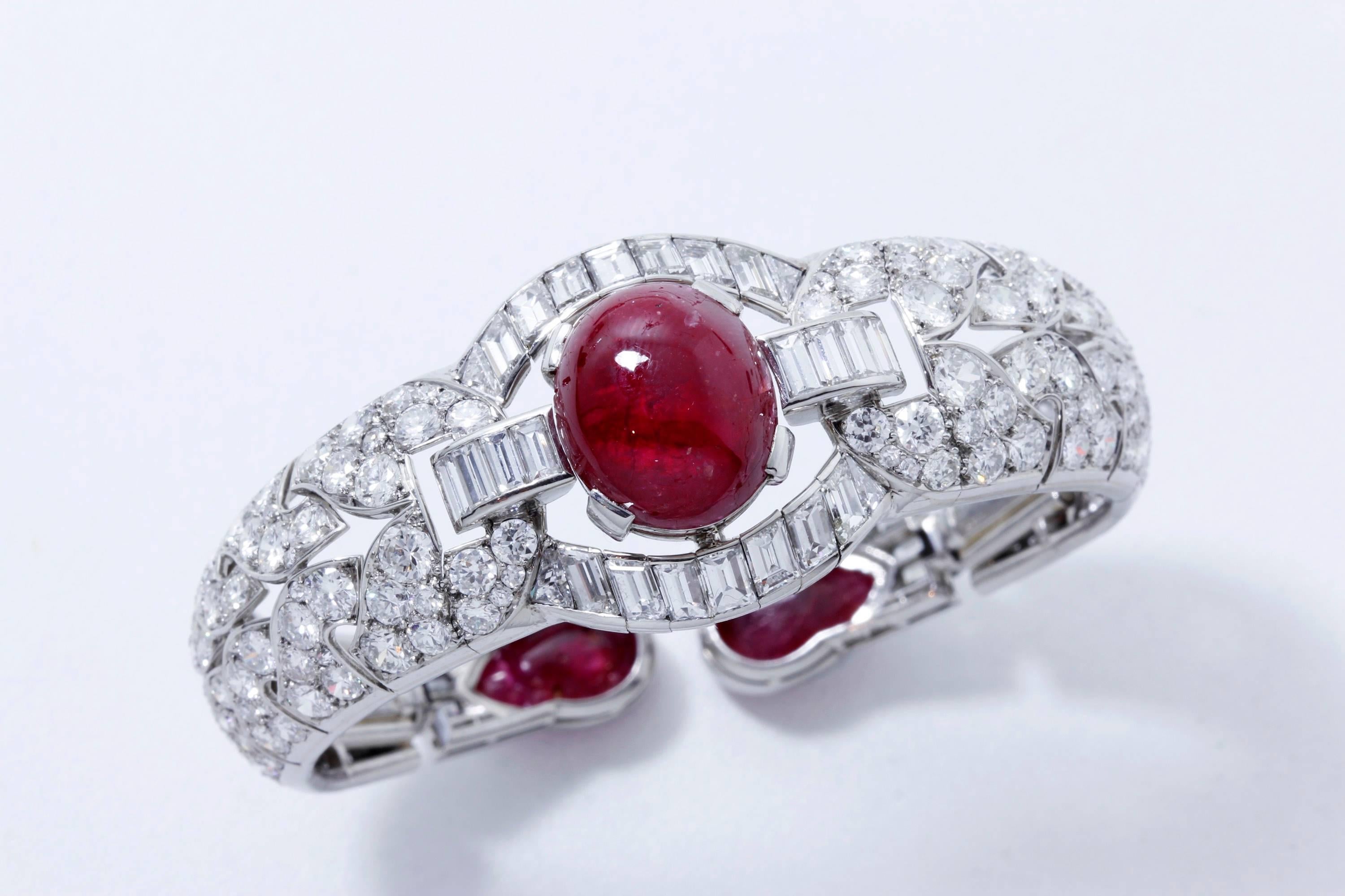 Elegant hinged bangle bracelet in platinum set with cabochon cut natural Burmese rubies , round brilliants and baguette cut diamonds.
Circa 1935
Measurements:
Diameter: 2.17 inches ( 55 mm )
Width at the most: 0.98 in ( 25mm )
Width at the least  :