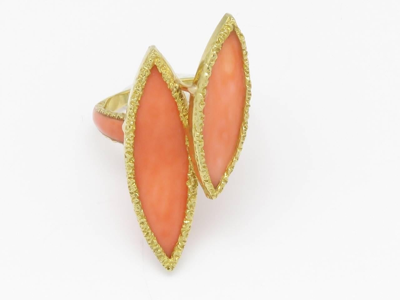 1970s Chaumet Coral Yellow Gold Earrings and Ring Set In Excellent Condition In Beziers, FR
