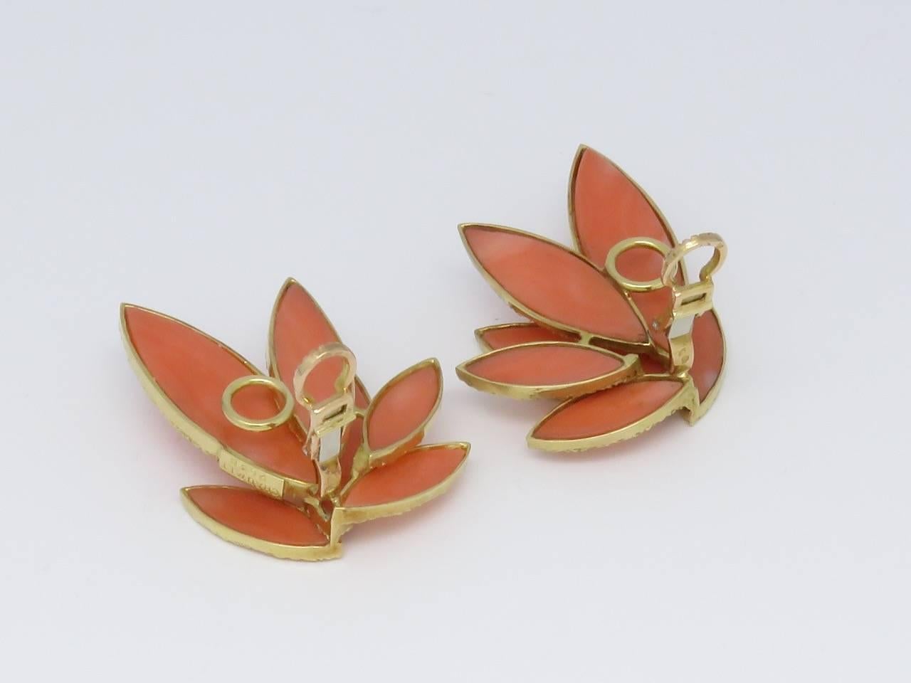 1970s Chaumet Coral Yellow Gold Earrings and Ring Set 5