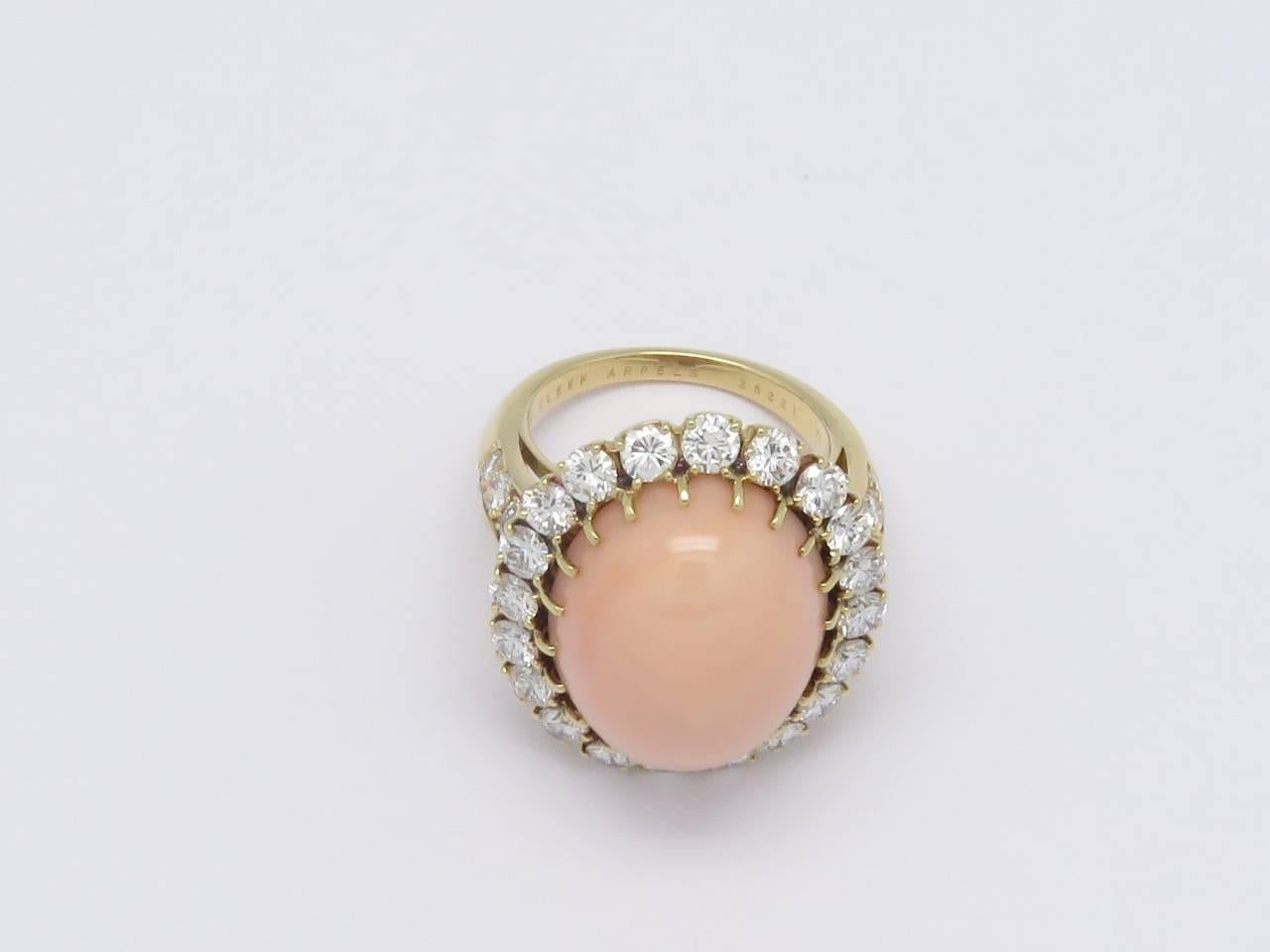 Van Cleef & Arpels Pink Coral Diamond Ring In Excellent Condition In Beziers, FR