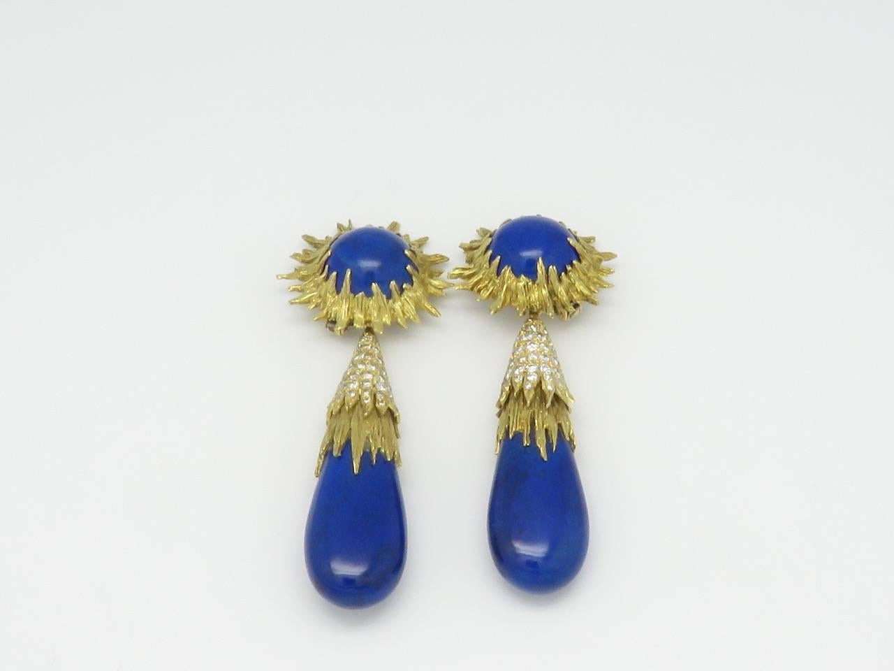 A Beautiful vintage set, composed by Lapis Lazuli necklace and earrings within brilliant cut diamonds.
Necklace mounted 18k White and Yellow gold.
Earrings mounted 18k yellow gold. 
French assay marks for gold.
Signed CHAUMET
Circa