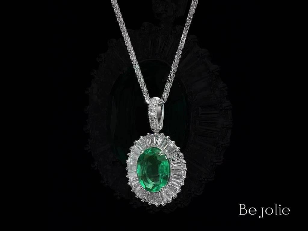 2.18 Carat Natural Emerald & Diamond Ballerina Style Pendant Necklace In New Condition For Sale In New York, NY